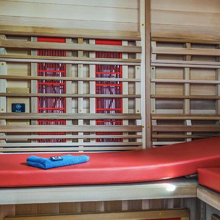 Nice Home In Heinkenszand With Sauna Екстер'єр фото