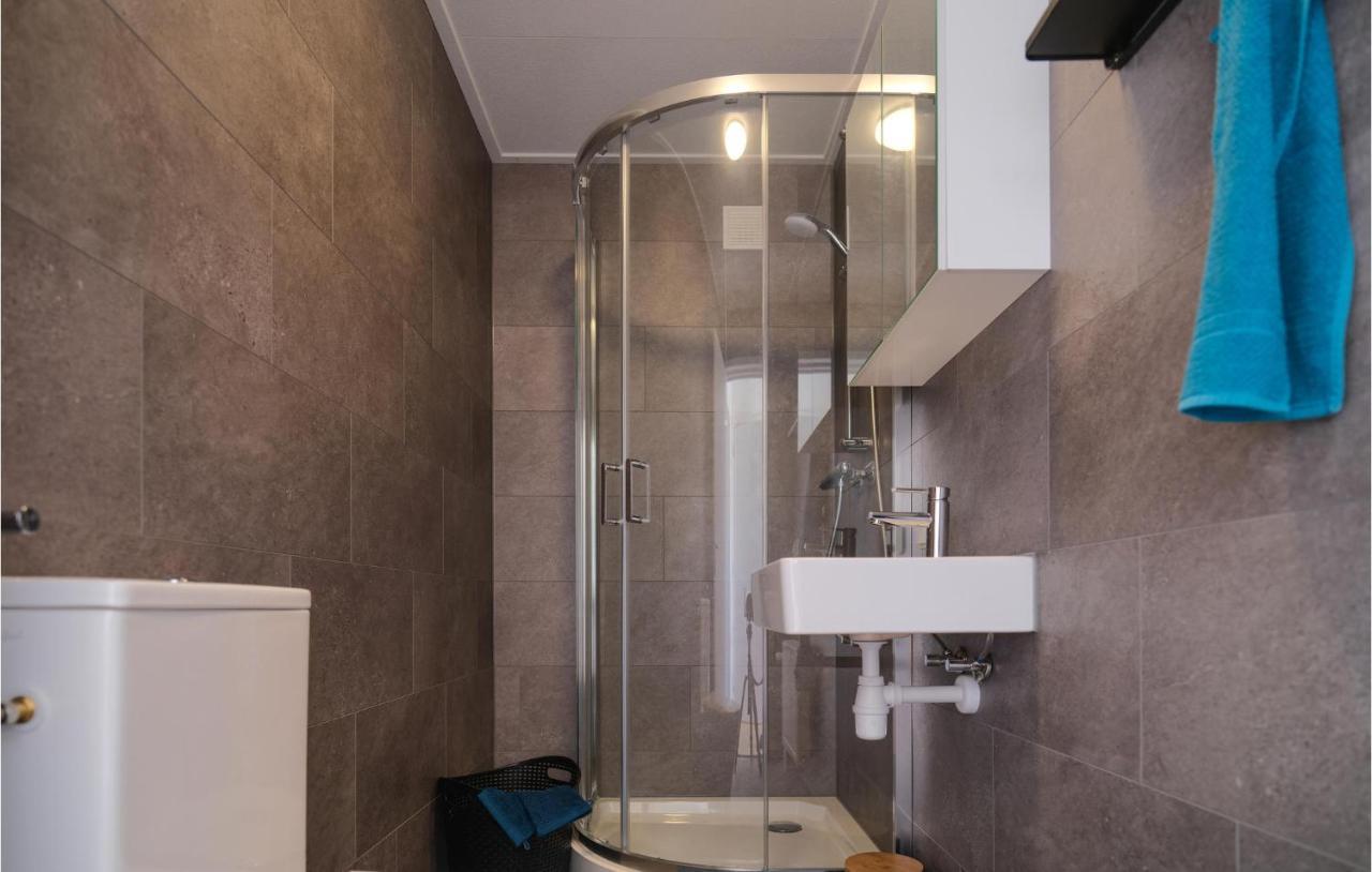 Nice Home In Heinkenszand With Sauna Екстер'єр фото